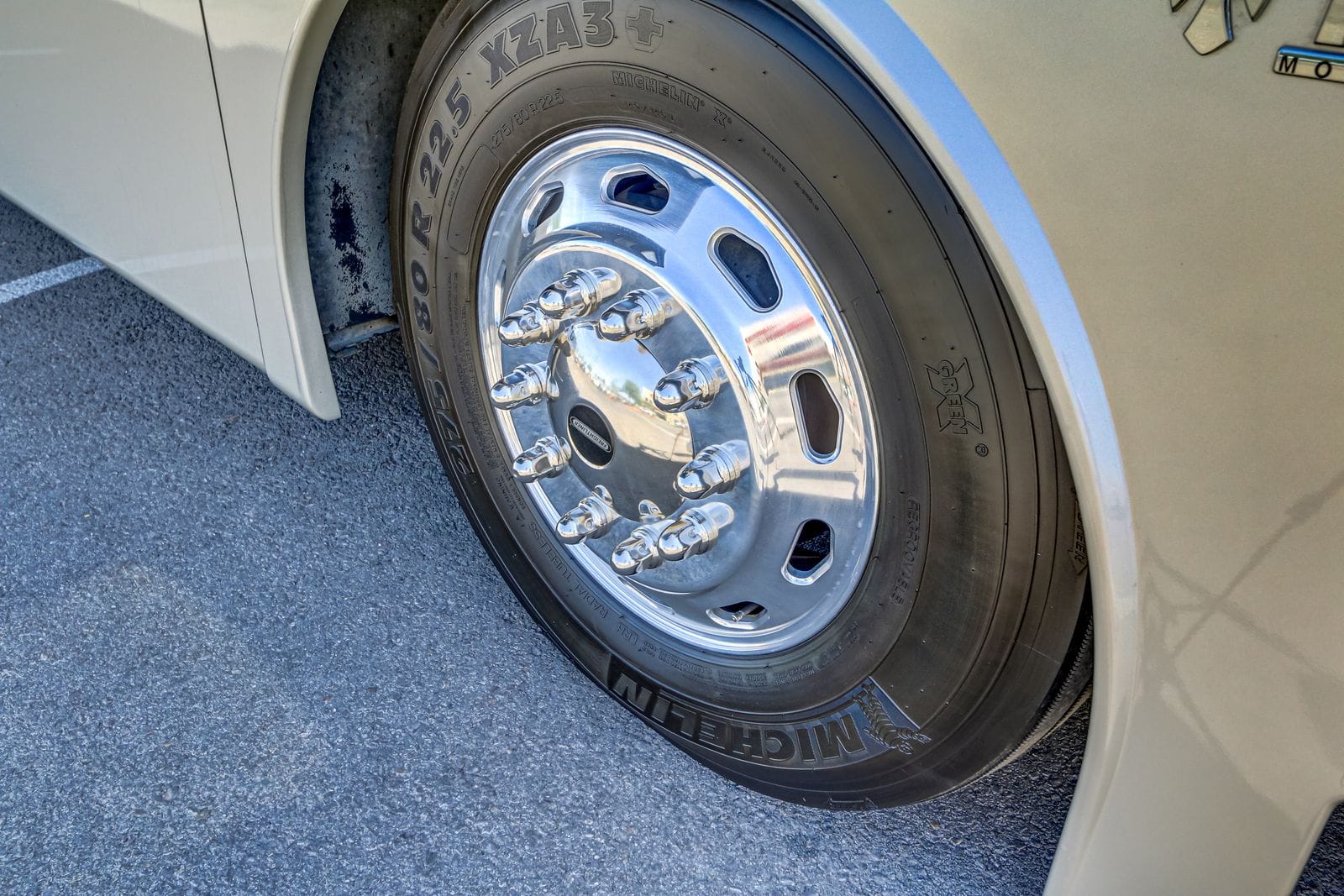 2017 Thor Venetian 40A rear wheel detail with a Michelin 275/80R22.5 tire on a polished aluminum wheel with chrome lug nut covers