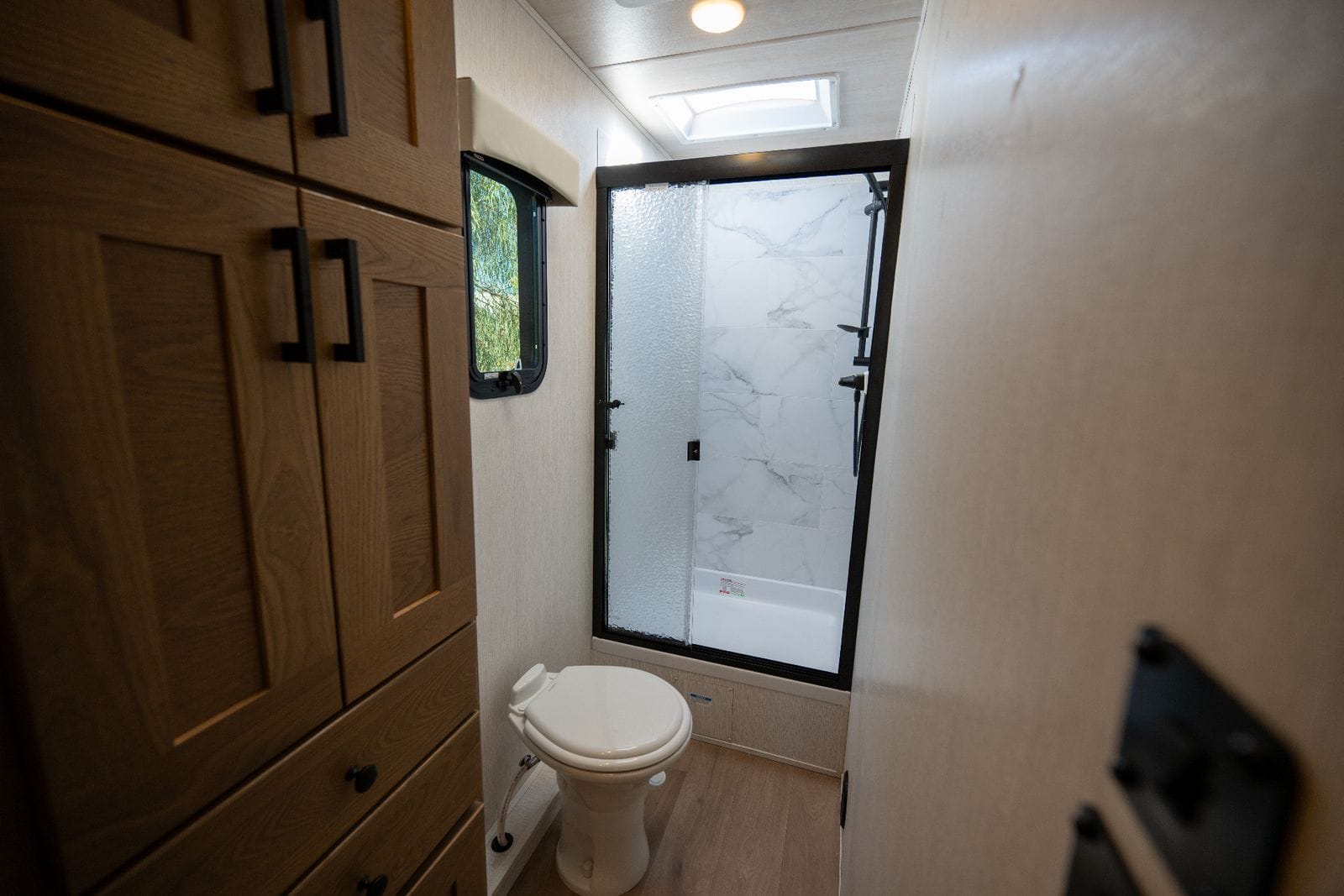 Maximus 34MX Interior Detail