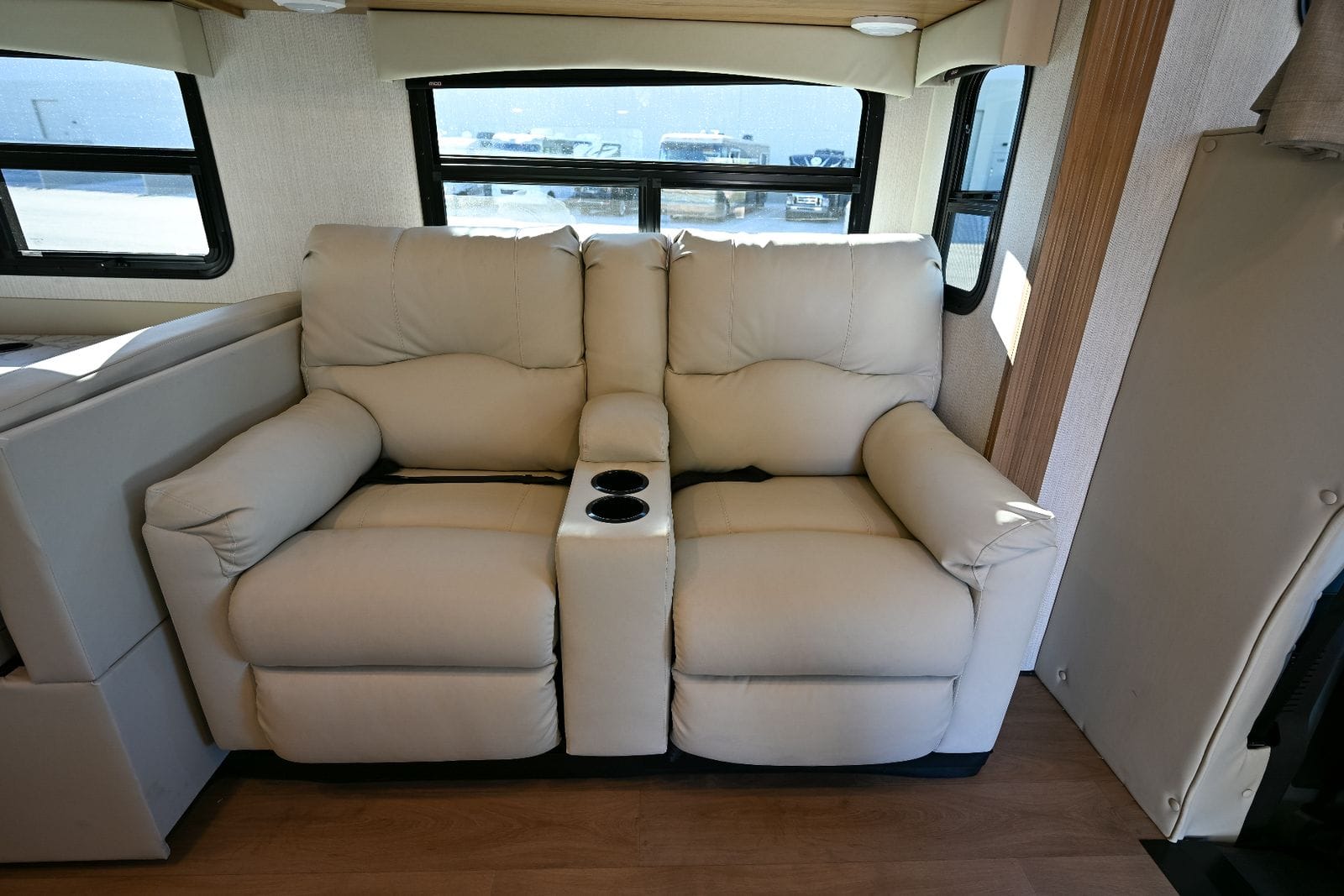 Maximus 34MX Dinette