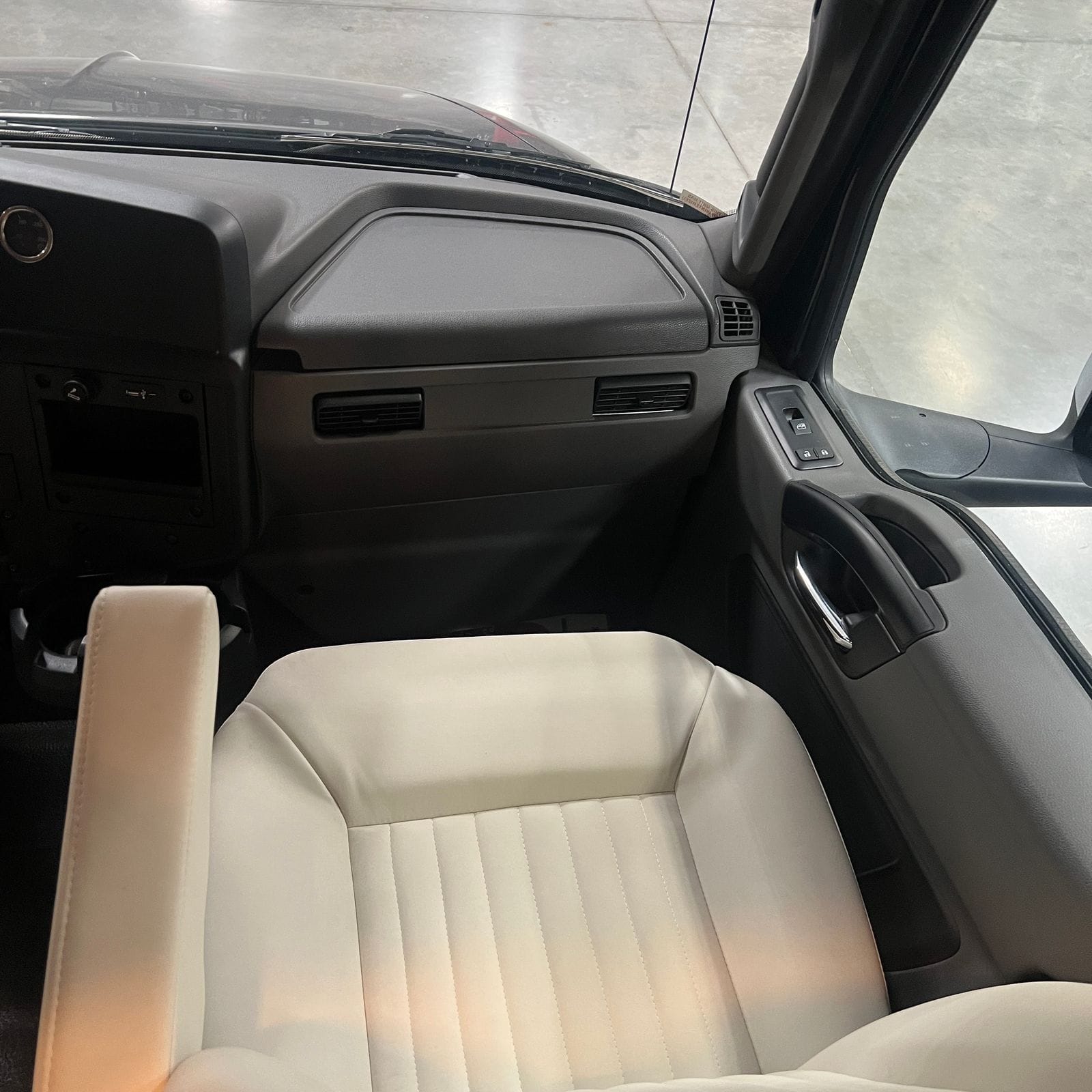 2027 Nexus Ghost 36DS wardrobe closet interior
