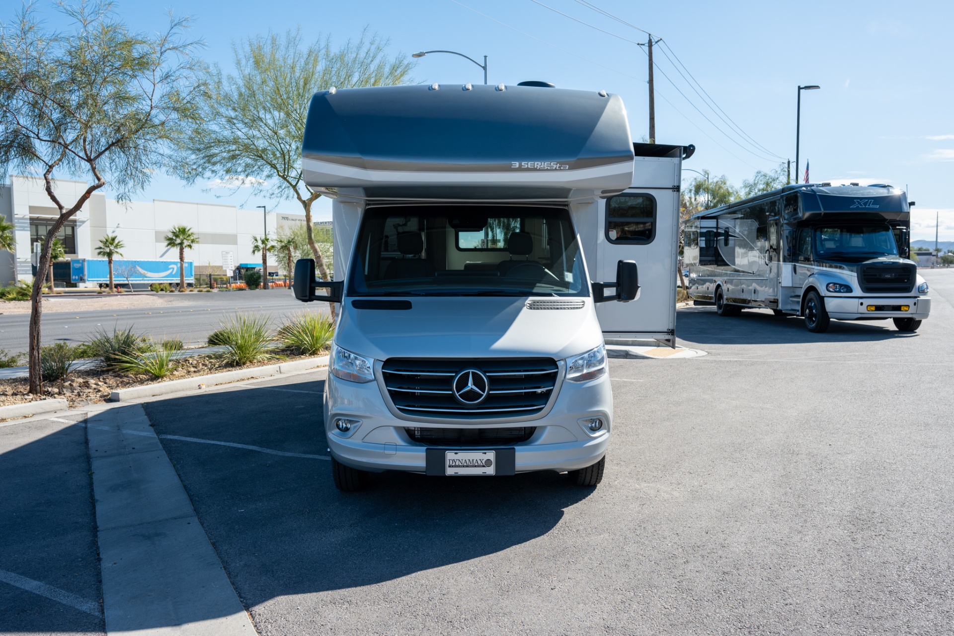 2025 Dynamax Isata 3 24FW front view