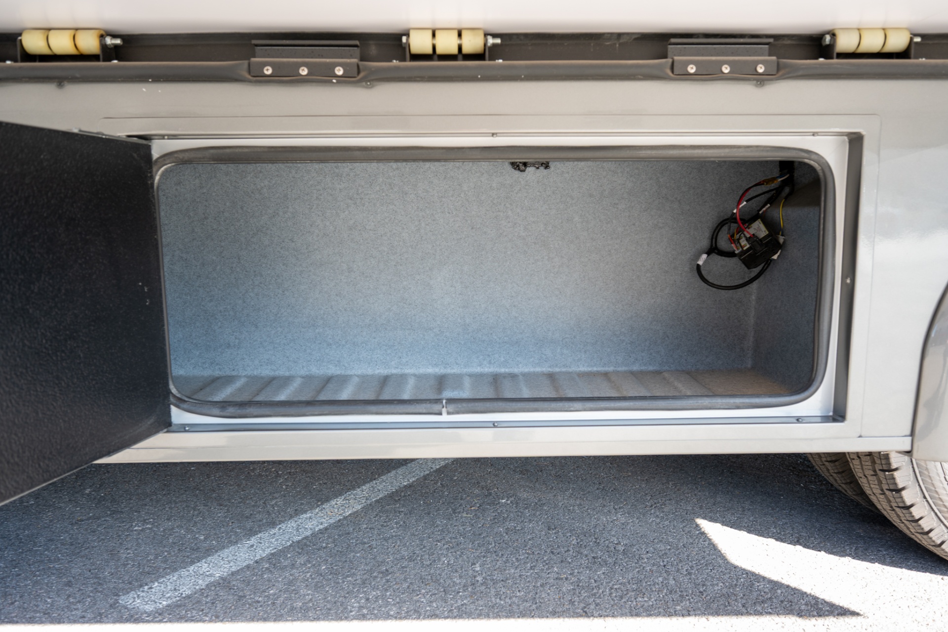 2025 Dynamax Isata 3 24FW basement storage bay
