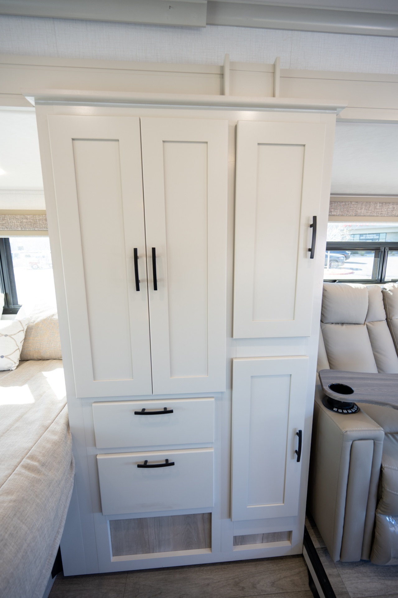 2025 Dynamax Isata 3 24FW wardrobe closet and storage