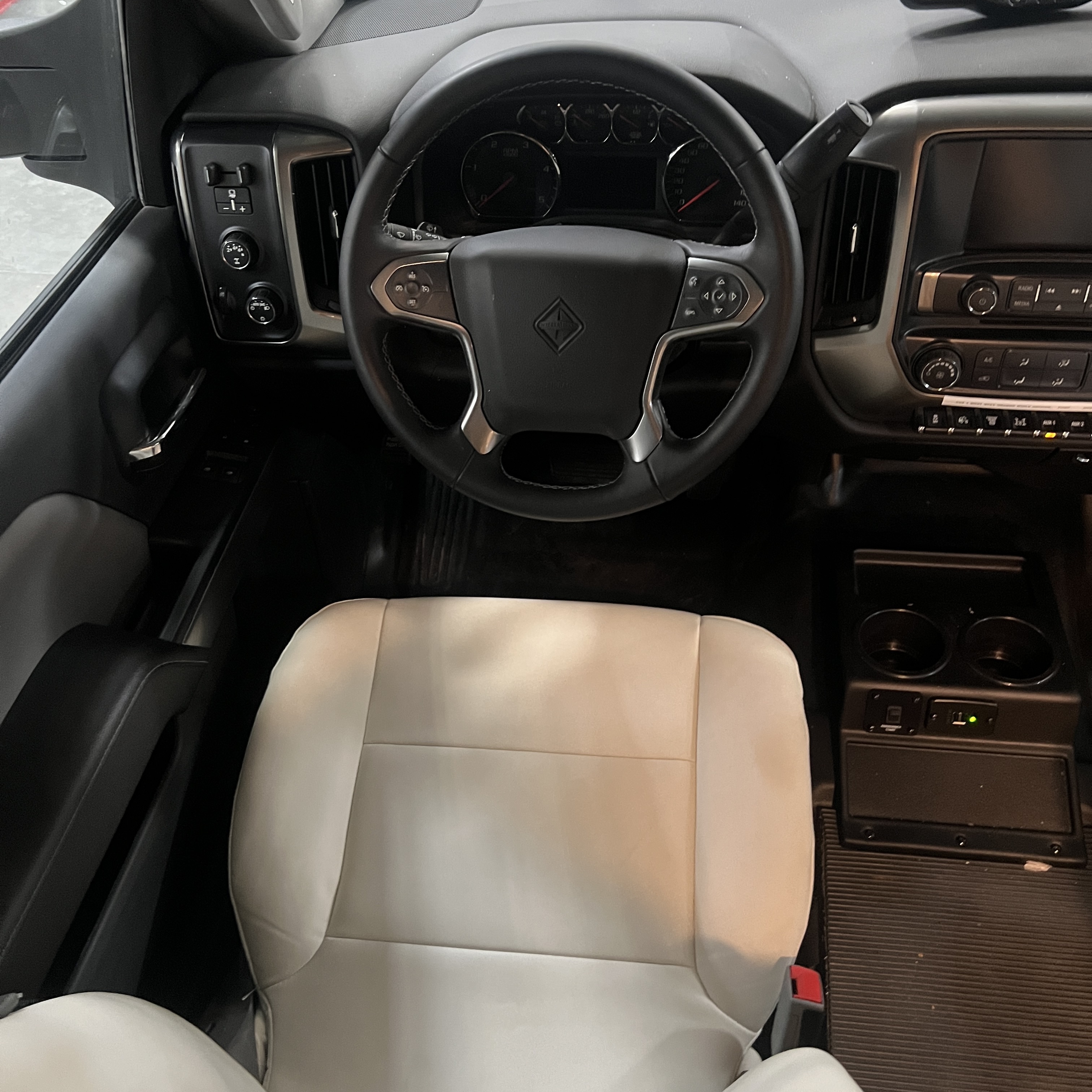 2027 Nexus Rebel Air 35R interior detail
