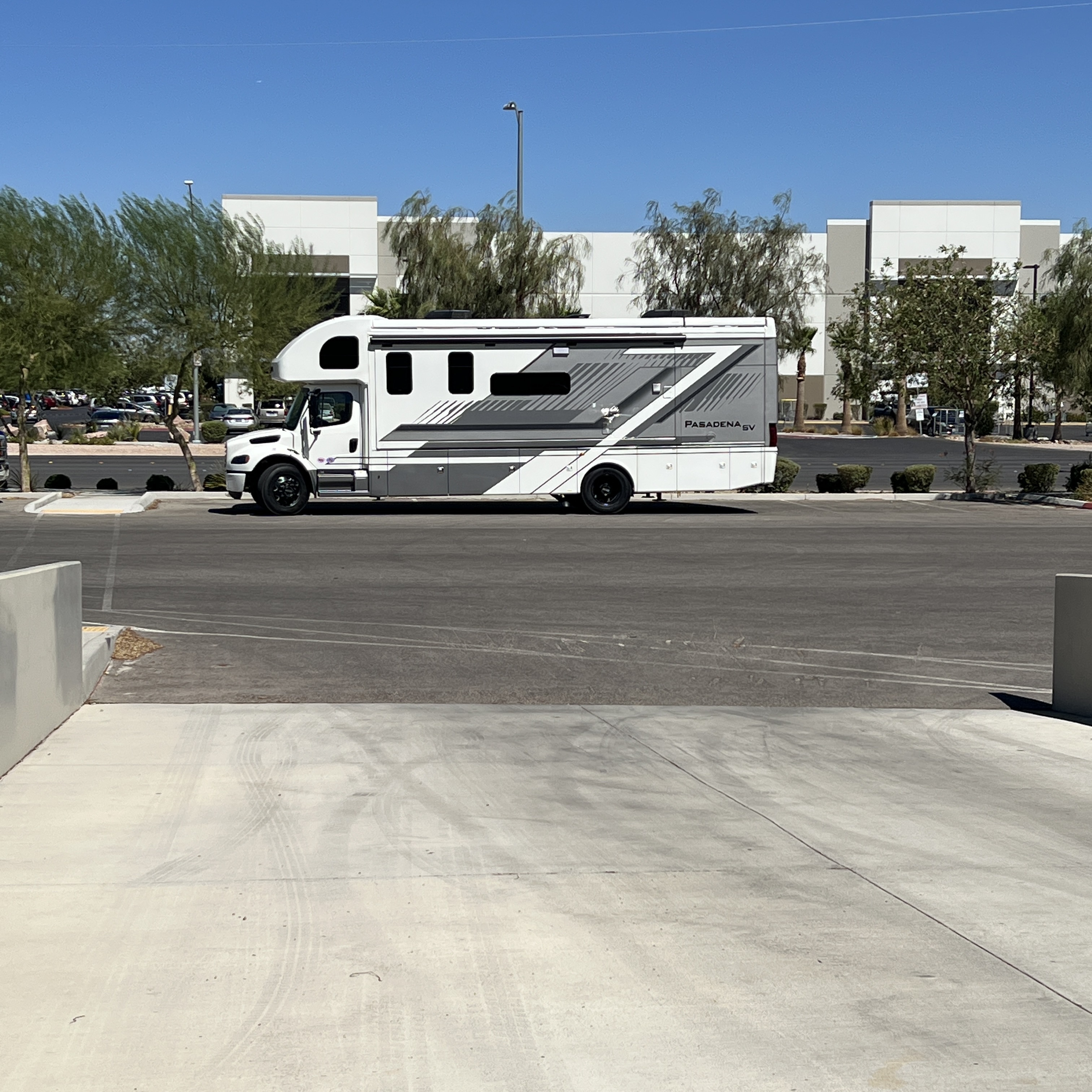 2027 Thor Pasadena SV 34XG exterior side profile, rear angle