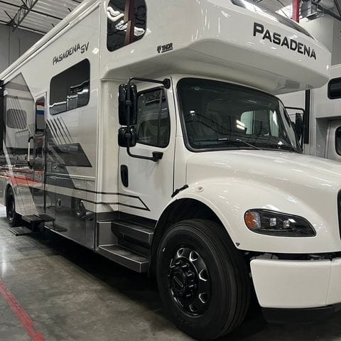 2027 Thor Pasadena SV 34XG exterior detail - thumbnail