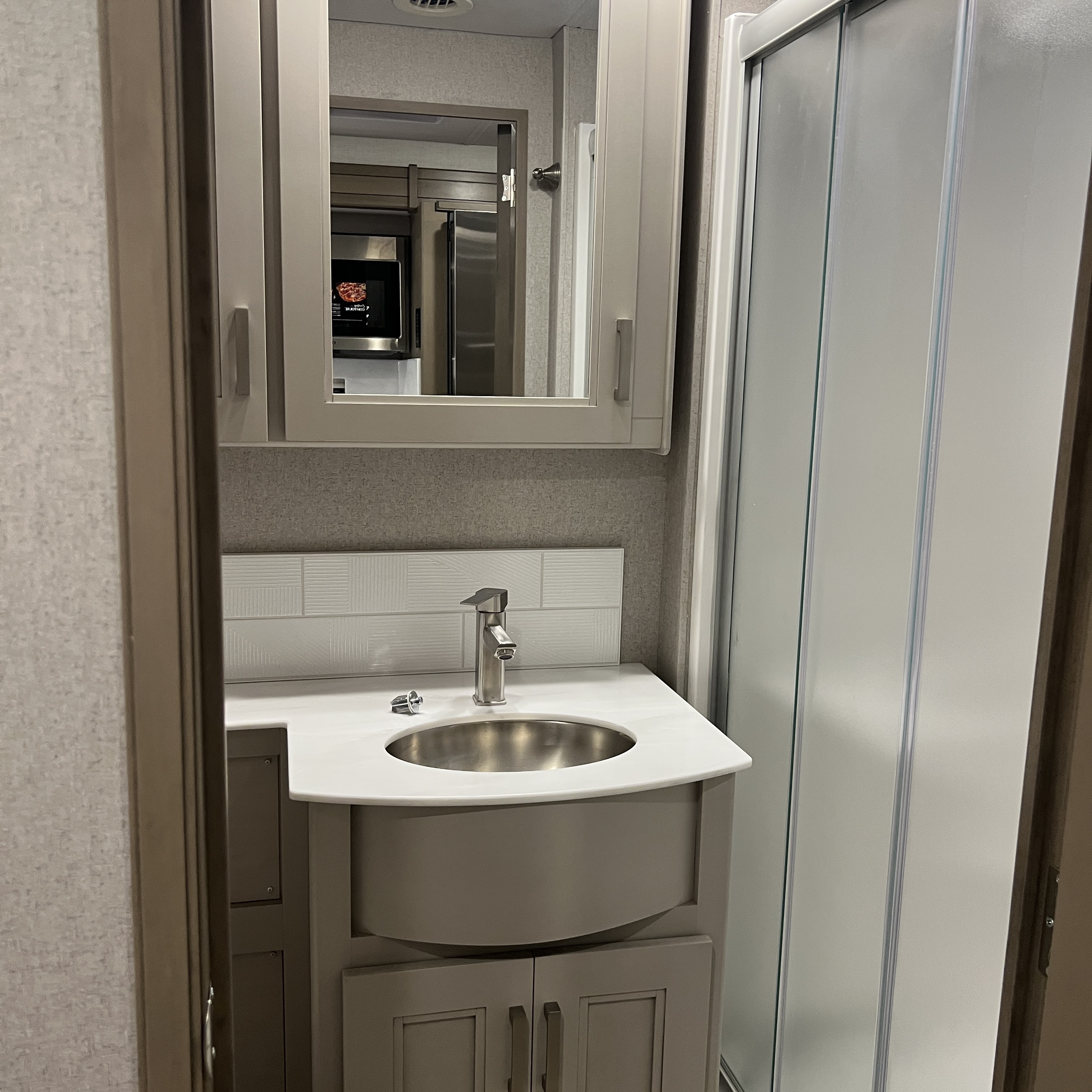 2027 Thor Pasadena SV 34XG interior detail