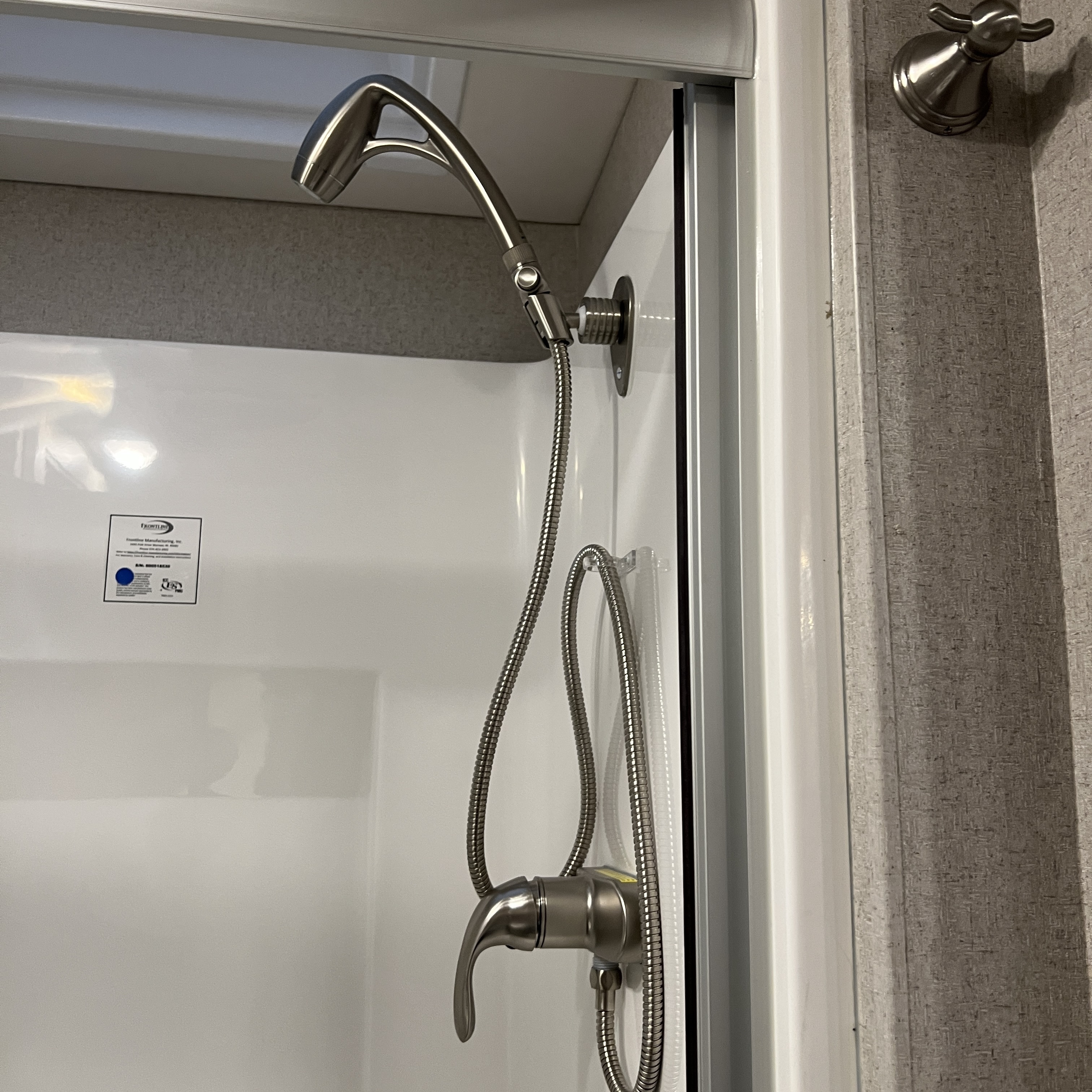 2027 Thor Pasadena SV 34XG bathroom shower fixtures