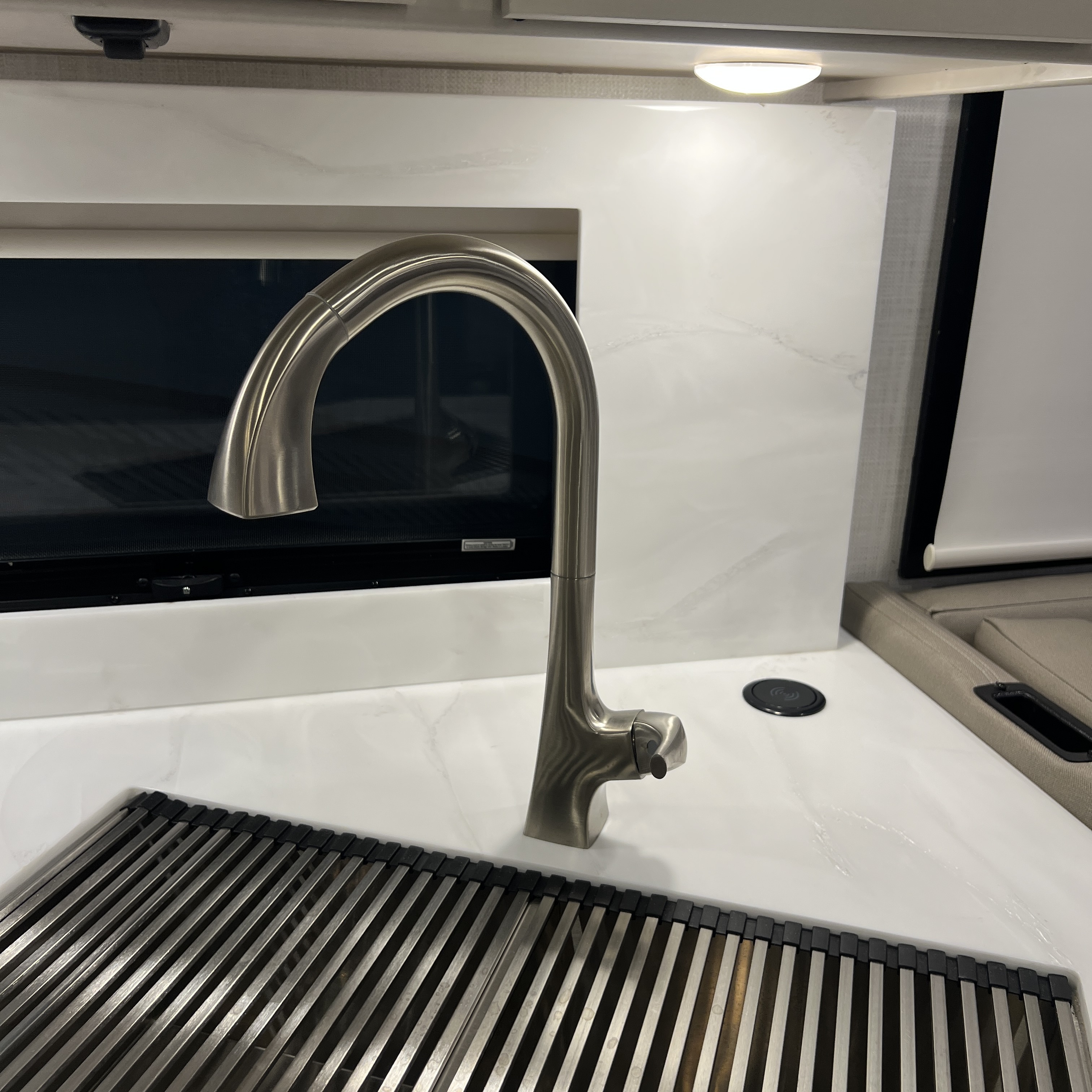 2027 Thor Pasadena SV 34XG interior detail