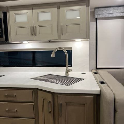 2027 Thor Pasadena SV 34XG kitchen sink and faucet - thumbnail
