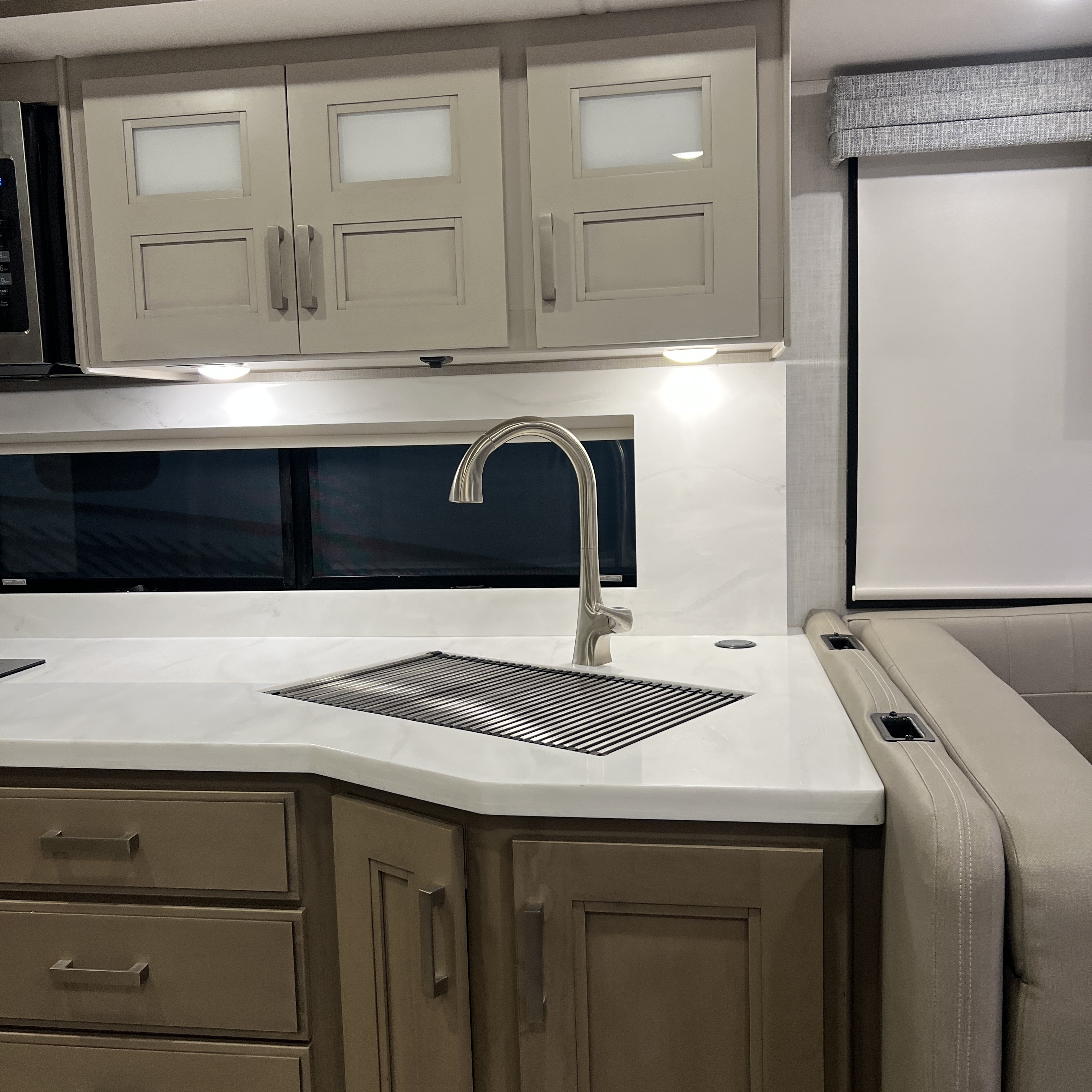 2027 Thor Pasadena SV 34XG kitchen sink and faucet