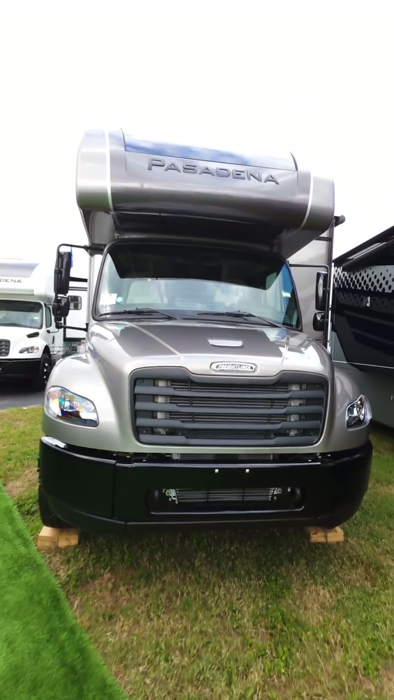 2026 Thor Pasadena SV 38FX (Closer Look) video thumbnail